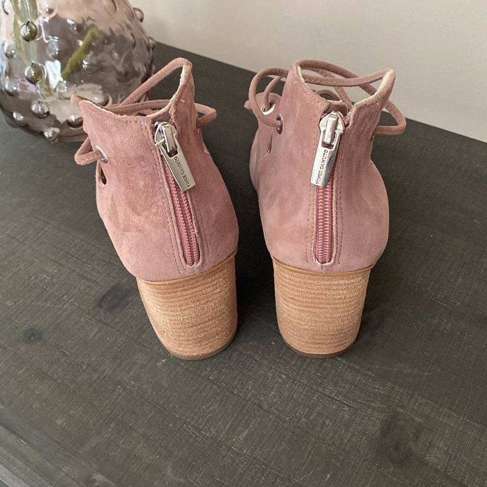 ❤️Vince Camuto Leather Heels (size 9) - Picture 4 of 6